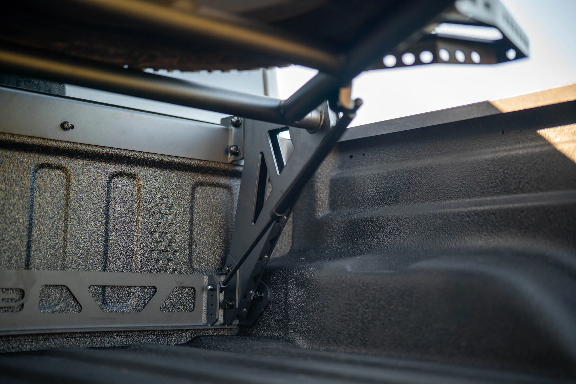 2020-2025 Jeep Gladiator JT Adjustable In-Bed Spare Tire Carrier - Image 11
