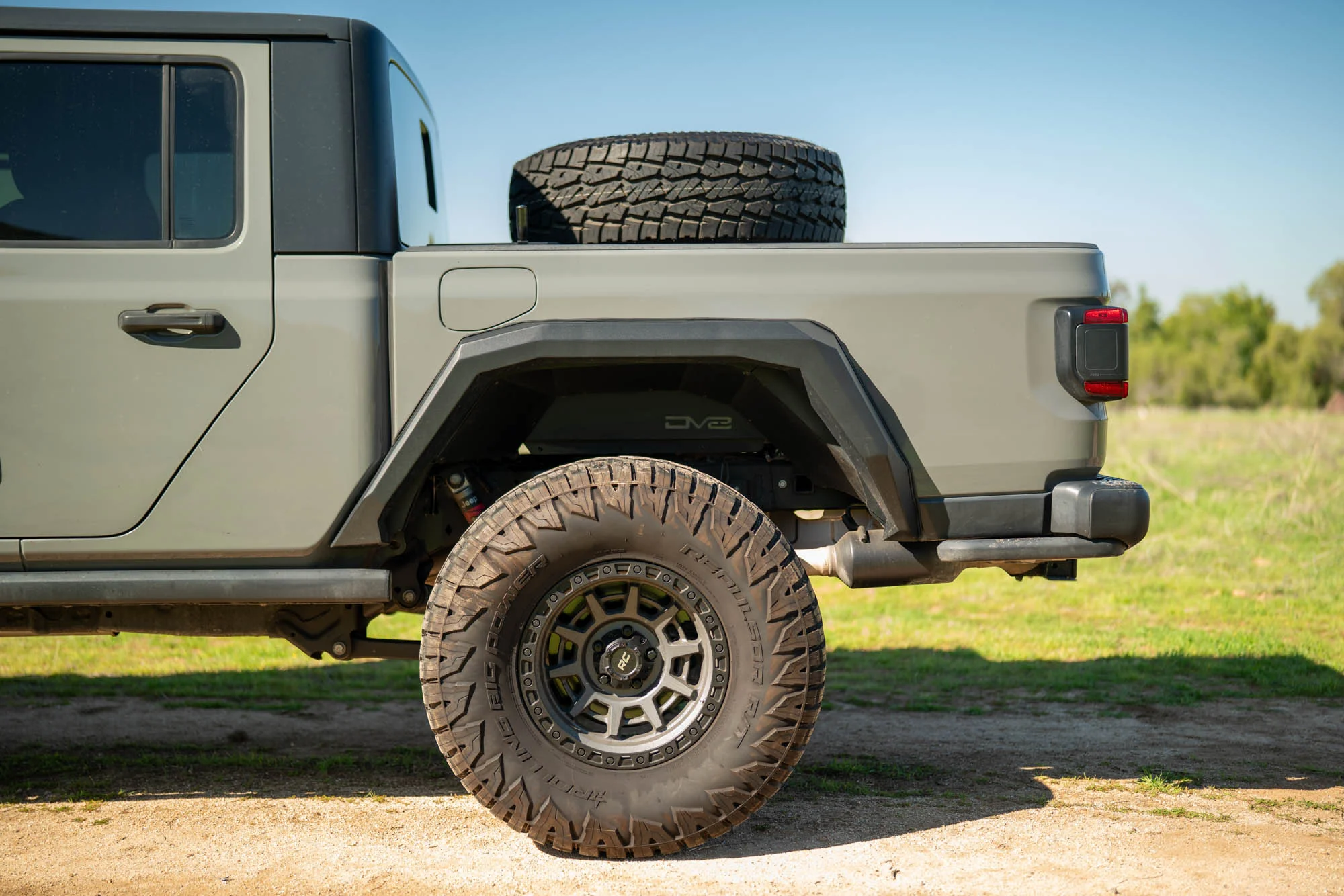 2020-2025 Jeep Gladiator JT Adjustable In-Bed Spare Tire Carrier - Image 5