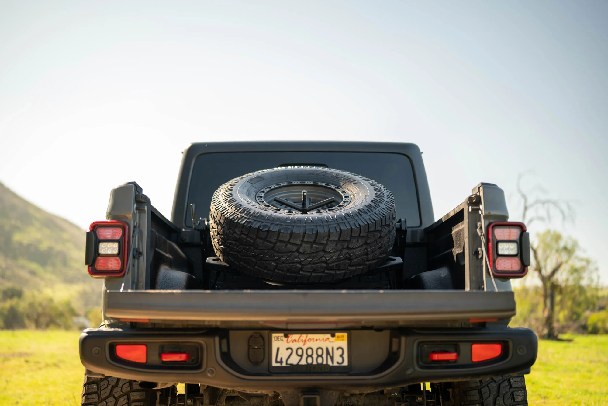 2020-2025 Jeep Gladiator JT Adjustable In-Bed Spare Tire Carrier - Image 7