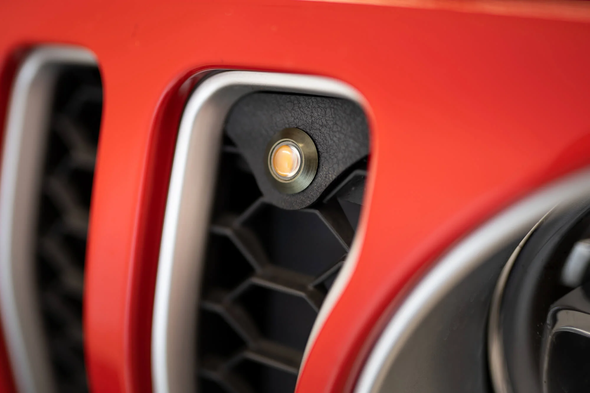 2018-2023 Jeep Wrangler JL Amber Grille Lights - Image 10