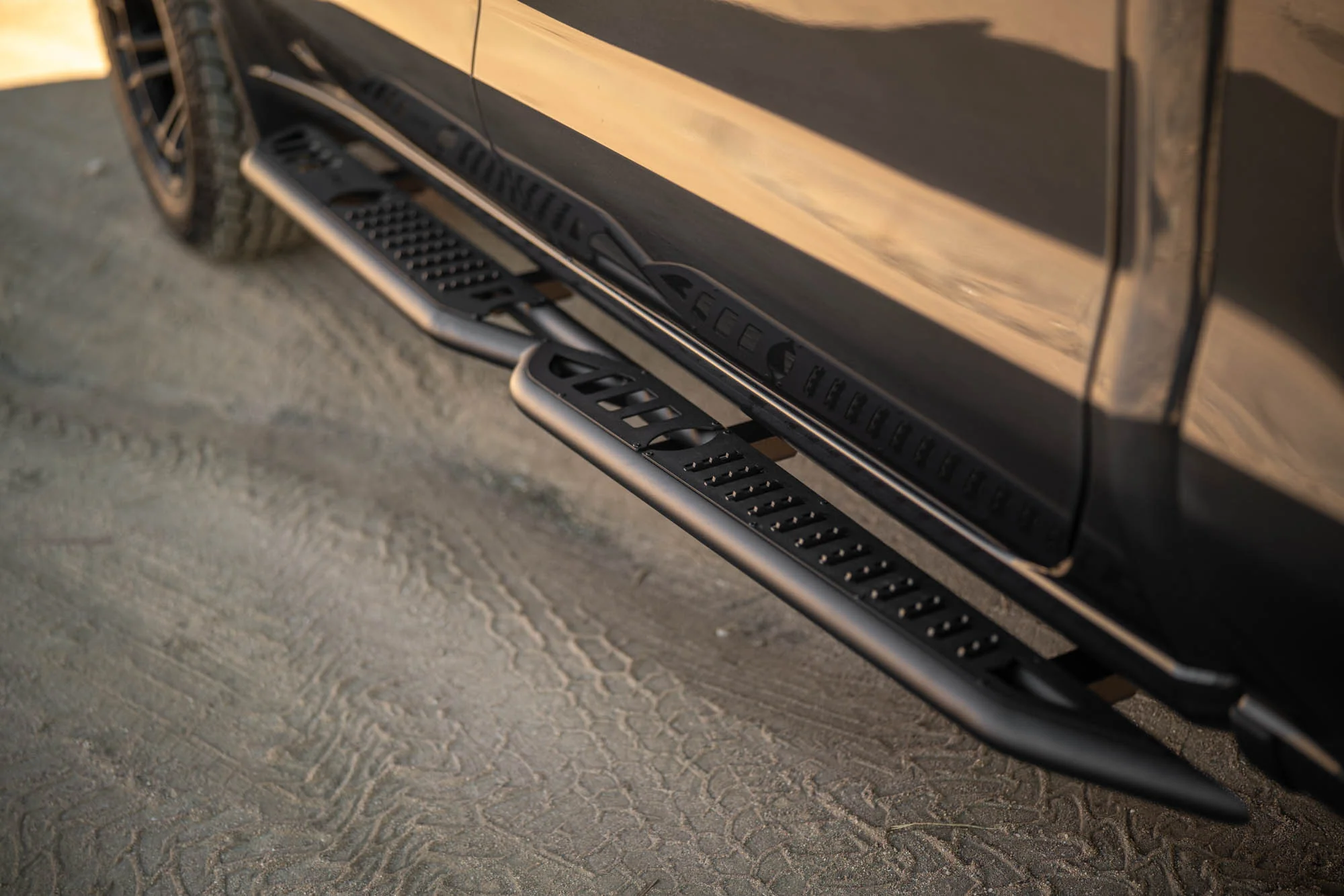 2019-2026 GMC Sierra 1500 & Chevrolet Silverado 1500 Crew Cab OE Plus Side Steps - Image 4