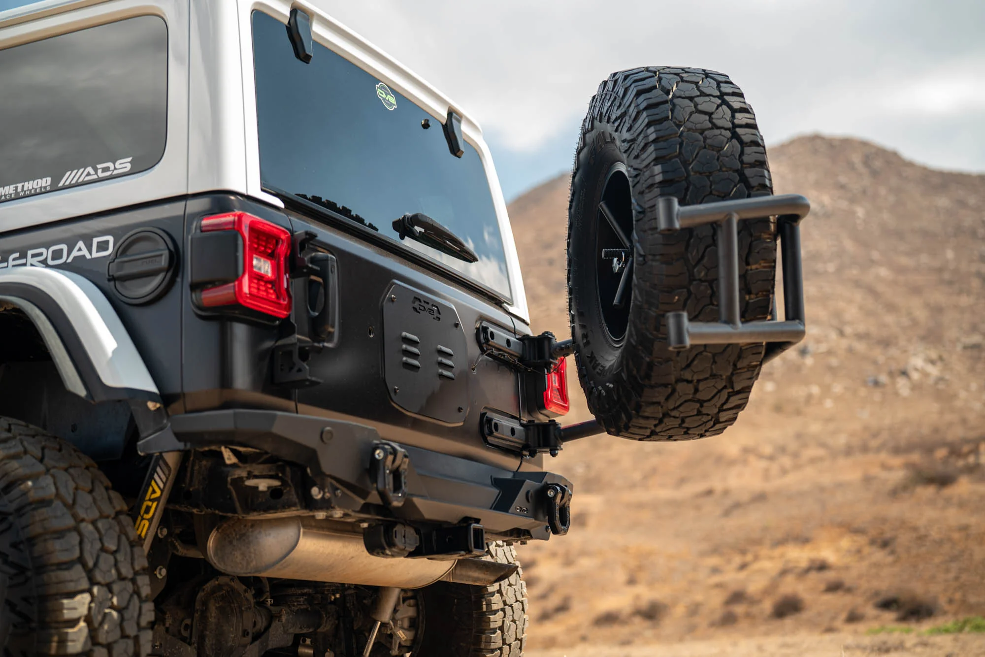 2018-2026 Jeep Wrangler JL Body Mounted Tire Carrier - Image 10