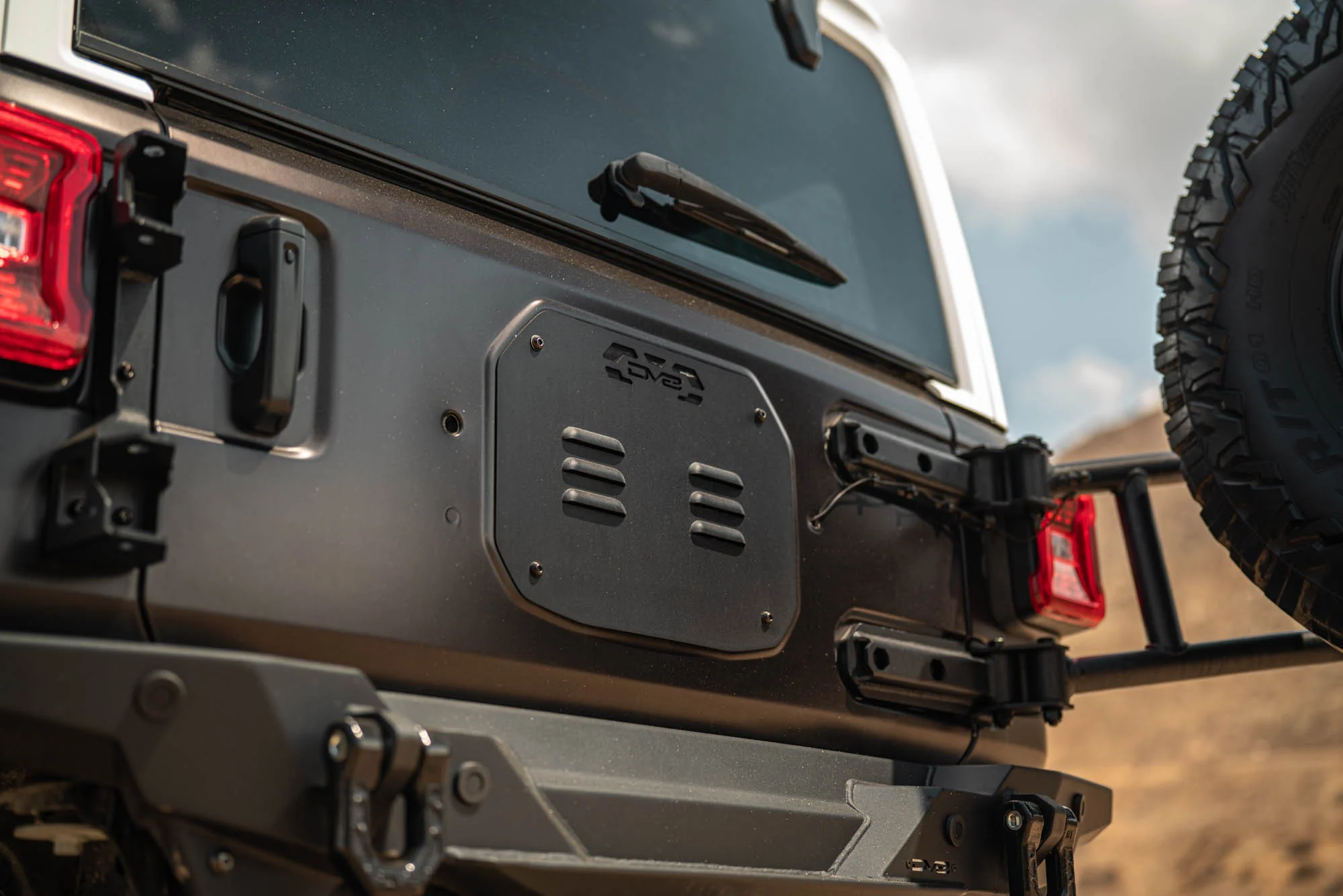 2018-2026 Jeep Wrangler JL Body Mounted Tire Carrier - Image 15